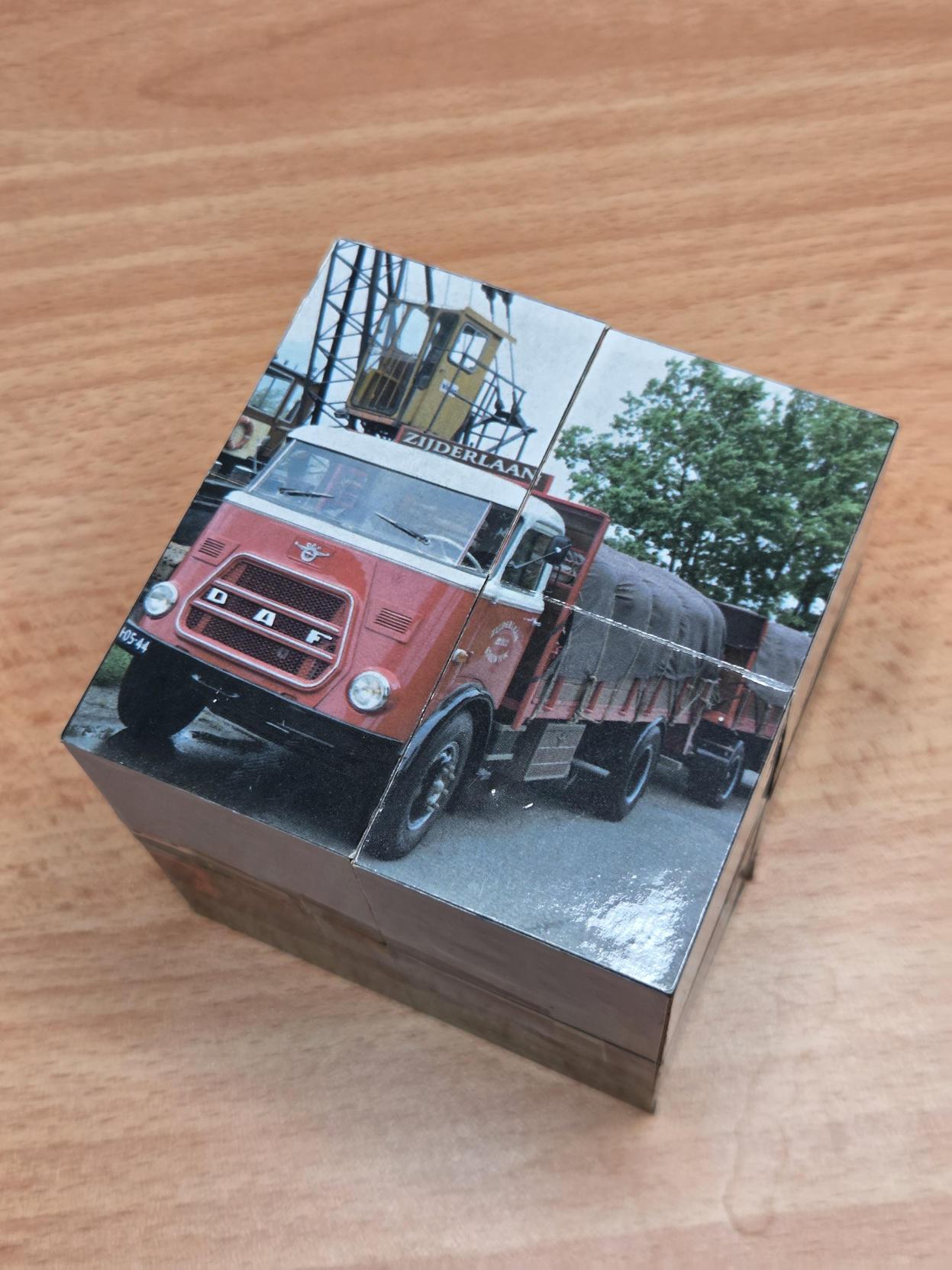 Large 7Cm Flipflop Folding Cube