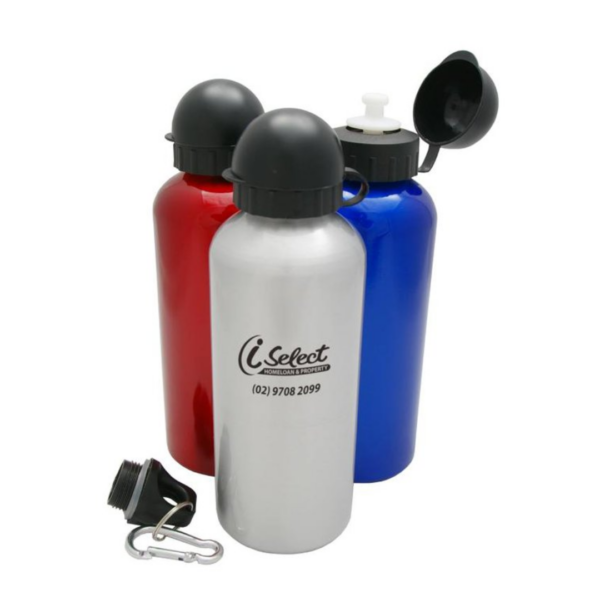 Three Kakadu Aluminium Sports Flasks (600ml) appear in red, silver, and blue. The silver one displays a logo and phone number. An open black cap reveals a spout with a detachable cap and carabiner nearby for secure hydration during your Kakadu adventure.