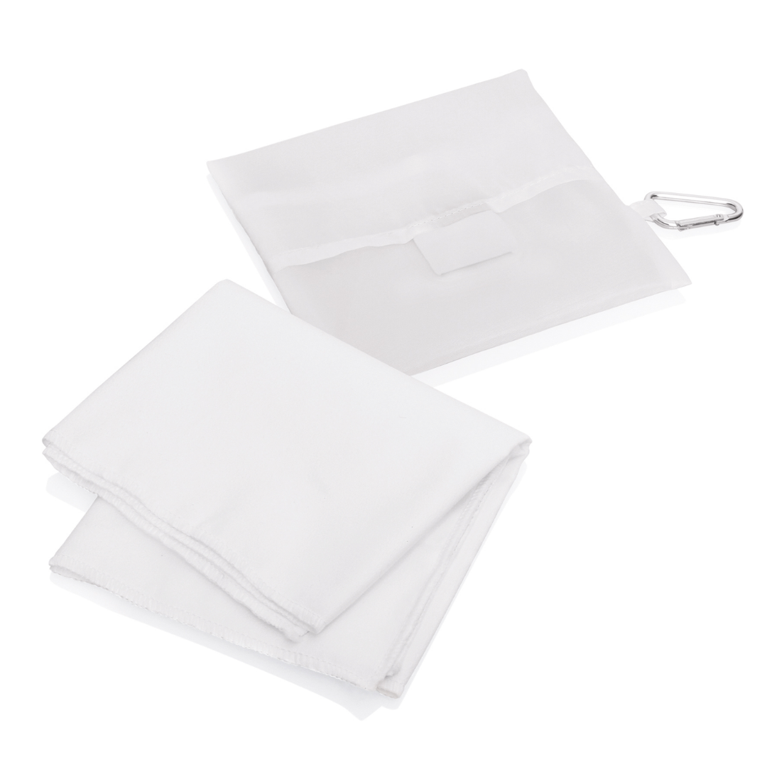 Echo Sports towel 30x60cm, folded/unfolded, with pouch and metal clip attached.