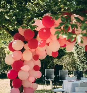 bulk-balloons-at-party