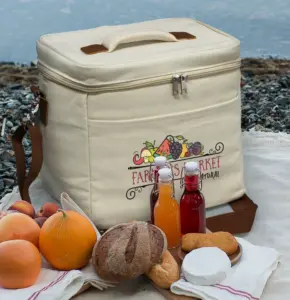 cooler_bag_on_the_beach
