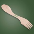 A biodegradable beige spork with a spoon on one end and a fork with a serrated edge on the other, featuring the green logo FreshFood. The background is a solid green.
