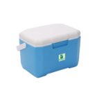 A blue and white rectangular cooler with a white lid and a handle on the side. Theres a green logo on the front featuring a stylized leaf and the text BAYETA in white.