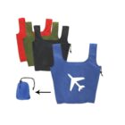 Four reusable shopping bags in blue, black, green, and red are shown. The blue bag features a white airplane design and folds into a small pouch. An arrow points to the compact blue pouch with a drawstring.