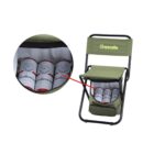 A green foldable chair with the brand Escale on the backrest. The seat is a cooler bag, open to show several beer cans inside. A close-up circle highlights the beer storage feature.