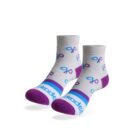 Pair of ankle socks with a white base, featuring purple bows and a purple heel and toe. Blue stripes and the word akade in lowercase are near the toes.