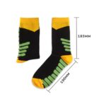 A pair of black socks with yellow cuffs and toes, featuring green geometric patterns. The socks are positioned side by side with measurements of 185mm in height and 190mm in length.