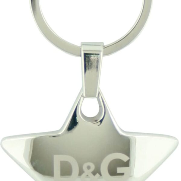 Silver star-shaped keychain with D&G engraved on the front, suspended from a circular keyring.