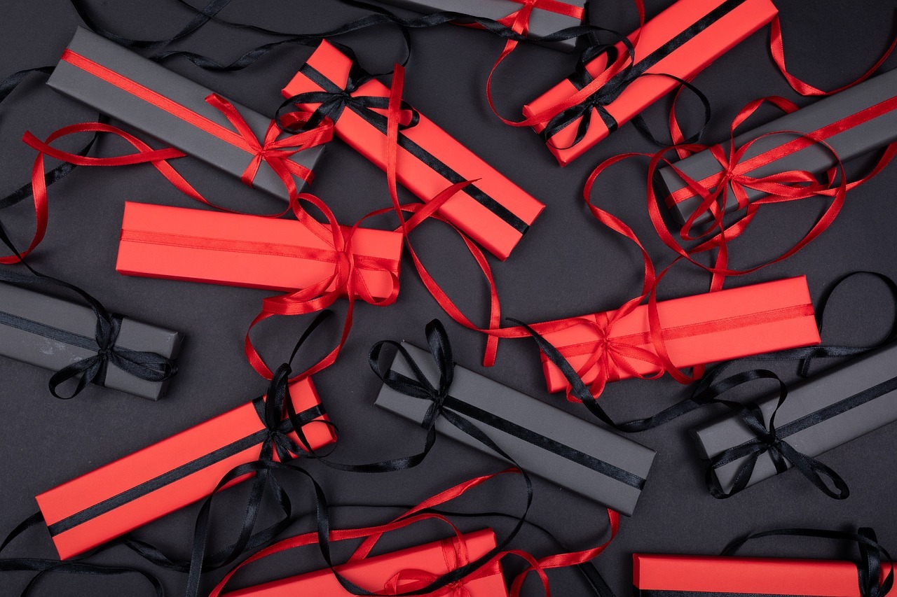 10 Custom Corporate Gifts to Impress Clients This Holiday Season