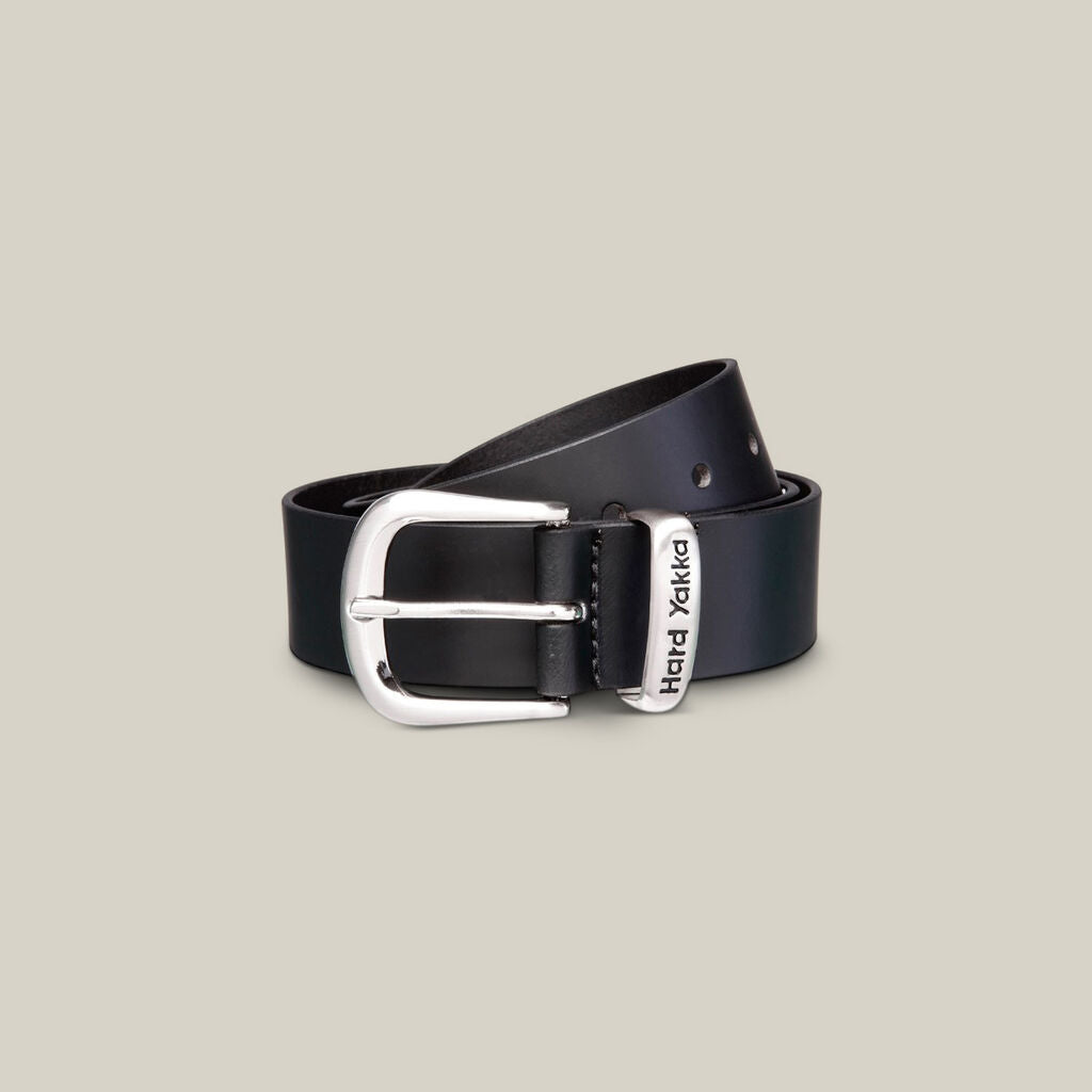 Black Explorer Shield belt with silver buckle and Hard Yakka engraving.