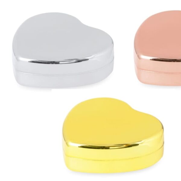 Heart-shaped boxes in silver, gold, and rose gold with a vanilla logo on the left.