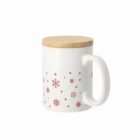 White mug with red snowflakes and a wooden lid.