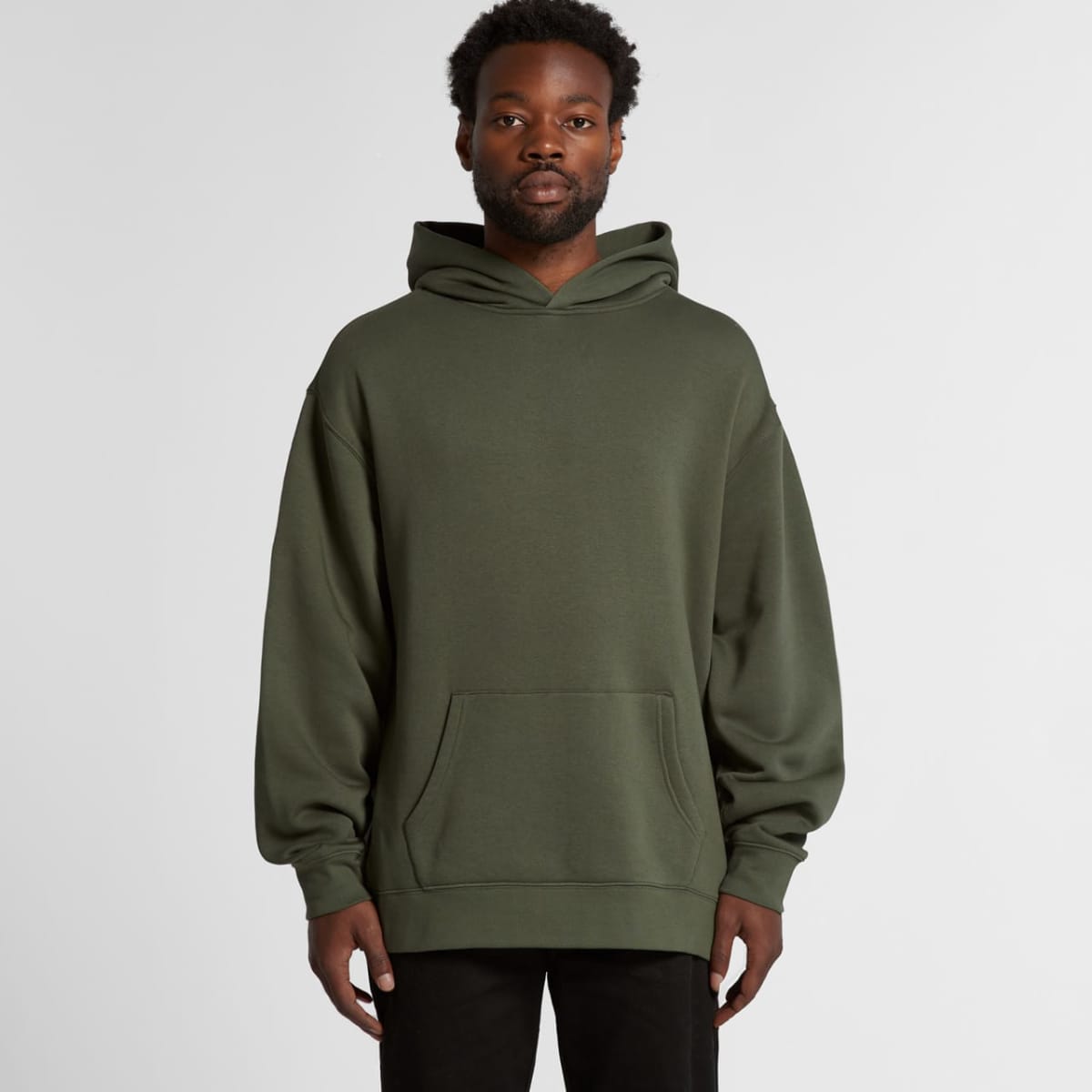 5161_relax_hood_main__73930.1653862271.1280.1280 Man wearing an oversized olive green hoodie with a front pocket, standing against a plain background.