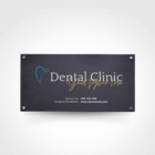 Signages Alupanel A3: black dental clinic sign with tooth icon, name, and contact info.