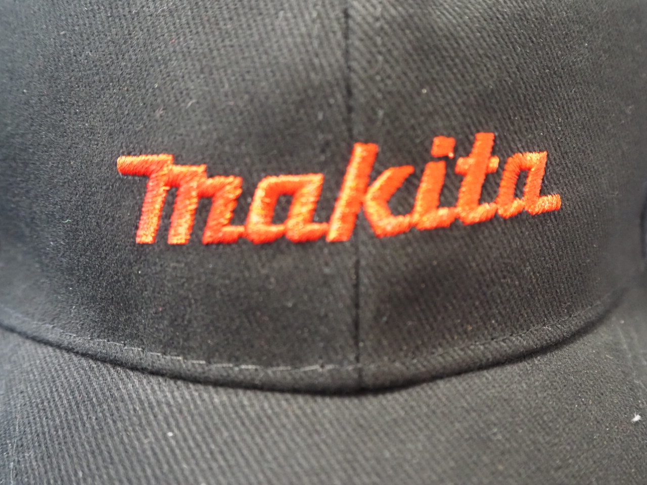 Black cap with red Makita logo, perfect for fans of Makita Australia and power tools.